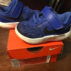 Blue Nike’s size 5c